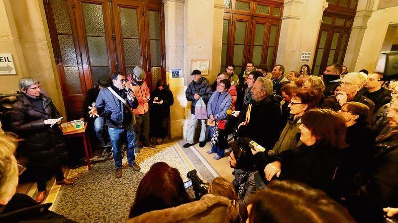 Illustration - À une réunion des cheminots grévistes