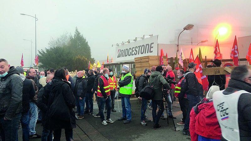 Illustration - les travailleurs demandent des comptes