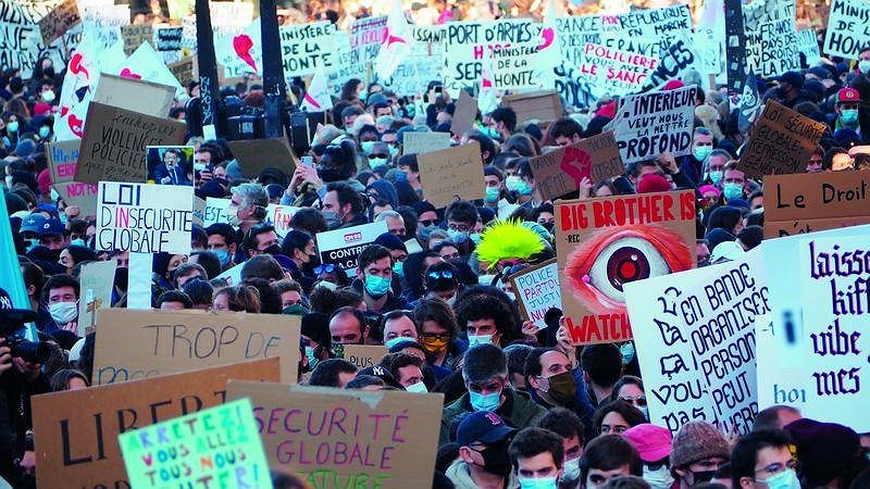 Illustration - un arsenal contre la contestation sociale