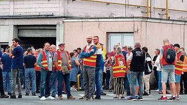 Illustration - les bénéfices doivent servir à maintenir tous les emplois !