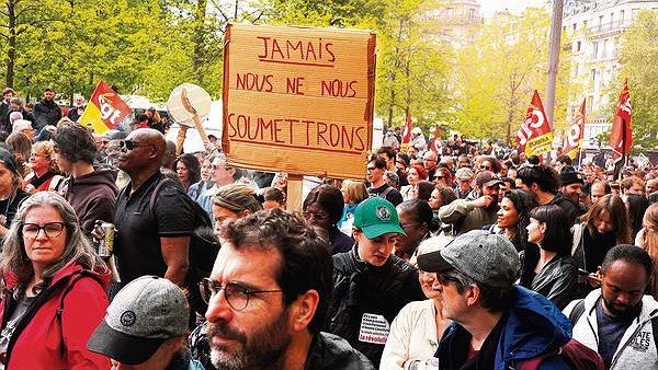 Illustration - vive le drapeau rouge !
