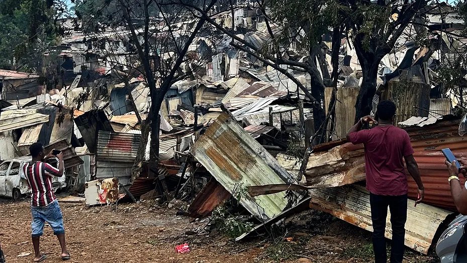 Illustration - le bidonville de Baduel réduit en cendres